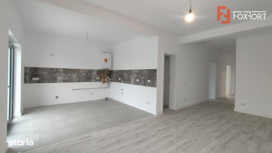 Casă cu 3 camere în Est