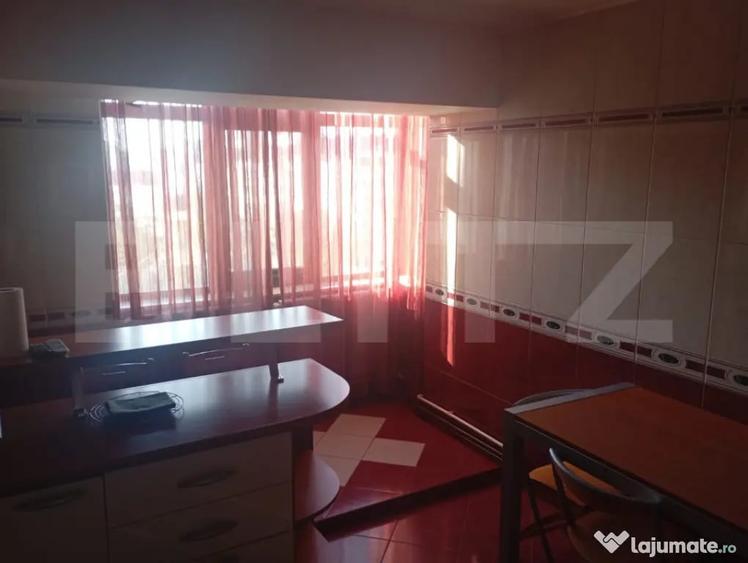 Apartament cu 4 camere decomandat, mobilat în Cetate