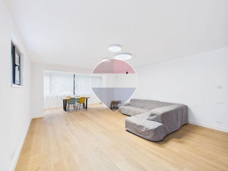 Apartament cu 4 camere decomandat, mobilat în Casin