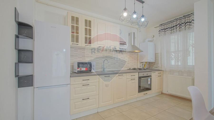 Apartament cu 2 camere decomandat, mobilat în Tractorul