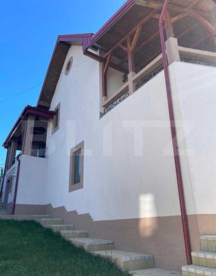 Casă individuală cu 7 camere cu Canalizare în Bucium
