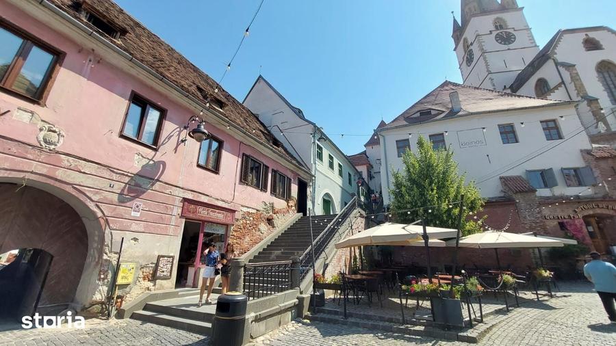 Apartament cu 2 camere semidecomandat în Cristian