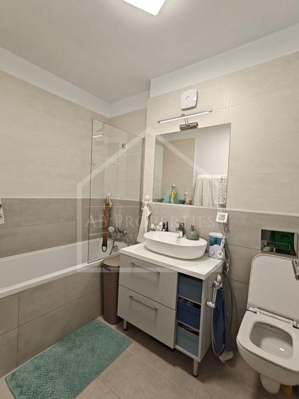 Apartament cu 2 camere semidecomandat, mobilat în Sisești