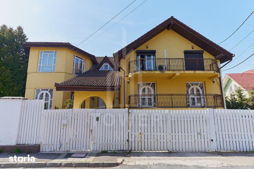 Casă cu Piscina în Sub Arini