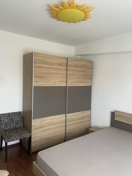 Apartament cu 3 camere semidecomandat în Titulescu