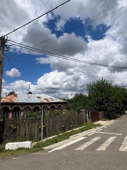 Casă cu 3 camere în Axintele