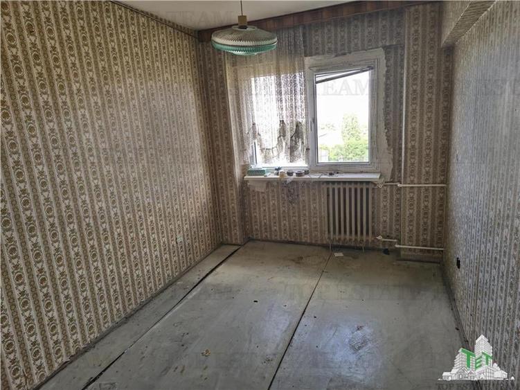 Apartament cu 3 camere decomandat în Lujerului