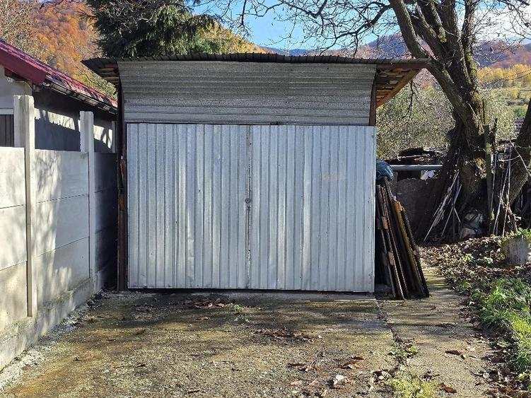 Casă cu Teren 951 Mp în Cimpa