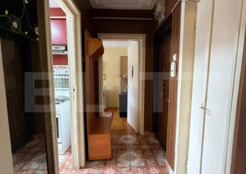 Apartament cu 3 camere semidecomandat, mobilat în Tătărași