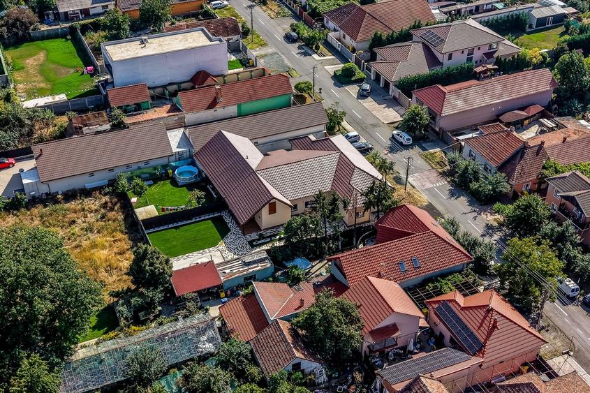 Casă individuală cu 4 camere cu Canalizare în Aradul Nou