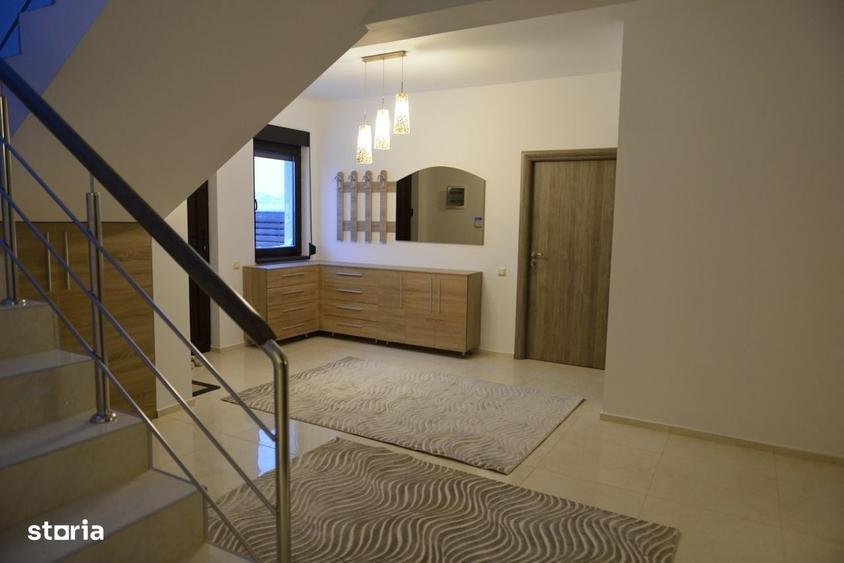Casă cu 4 camere în Băneasa