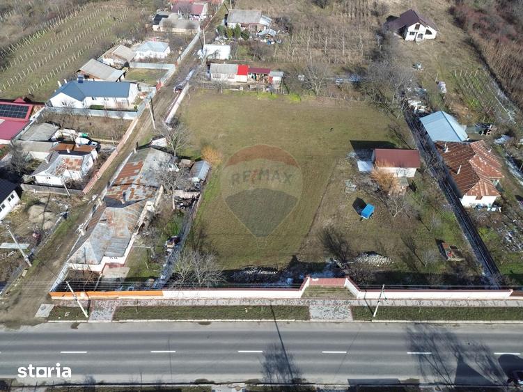Teren de 3700 mp, în Central