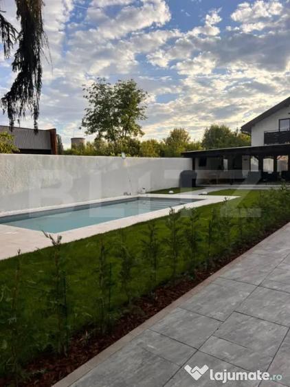 Casă cu 7 camere cu Teren 500 Mp în Central
