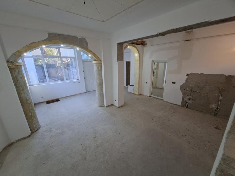 Casă cu 4 camere cu Teren 145 Mp în Unirii