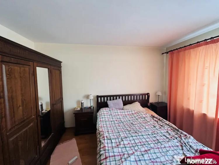 Casă cu 5 camere cu Teren 199 Mp în Roșu