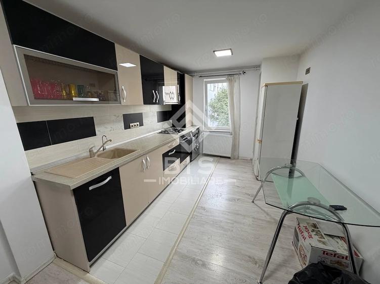 Apartament cu 3 camere decomandat în Independenței