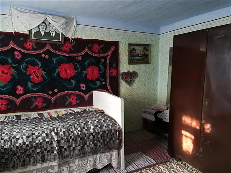 Casă cu 3 camere cu Teren 3600 Mp în Drăgușeni