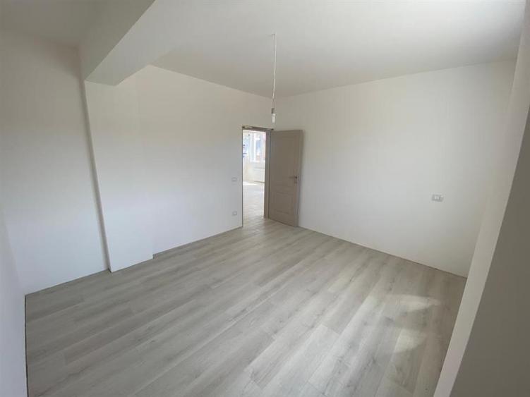 Apartament cu 3 camere semidecomandat în Bucium