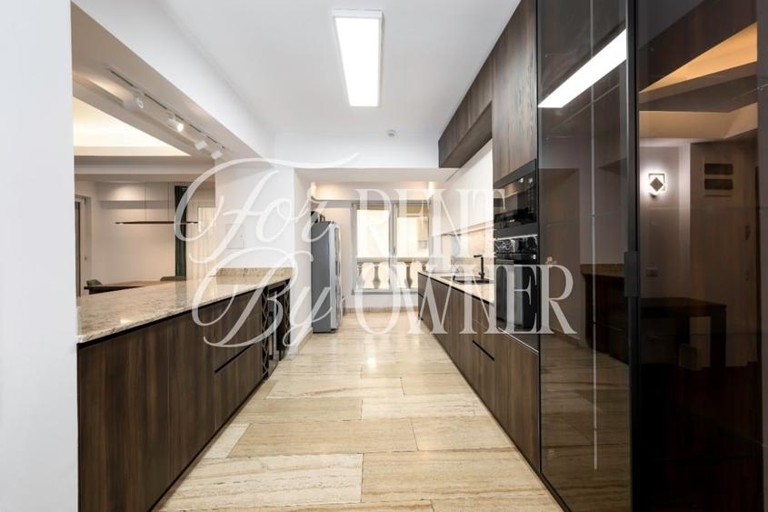 Apartament cu 4 camere decomandat în Herăstrău