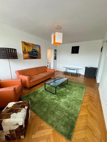 Apartament cu 3 camere decomandat în Central