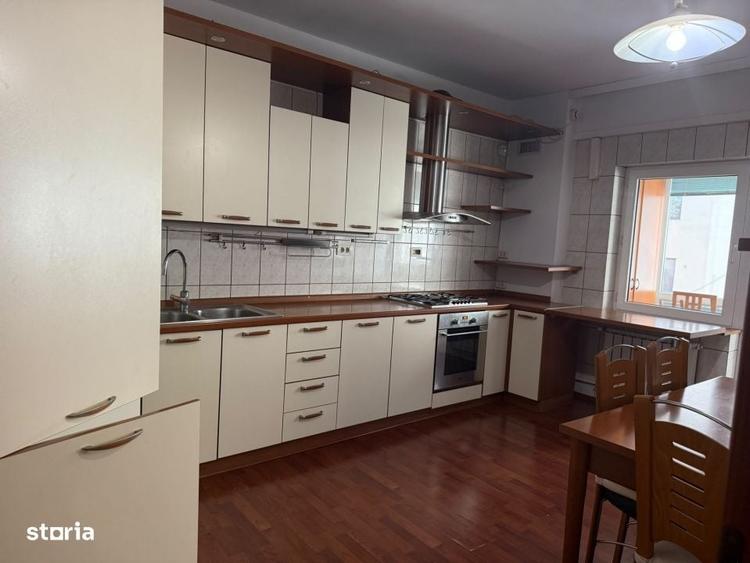 Apartament cu 4 camere în Aviației