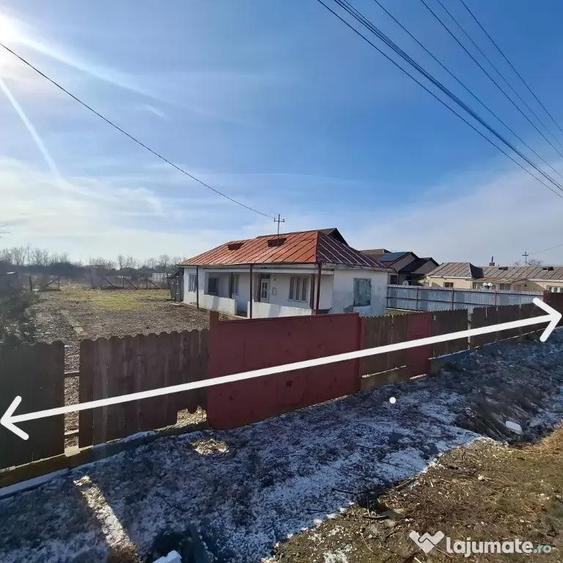 Casă cu 2 camere cu Teren 3860 Mp în Central
