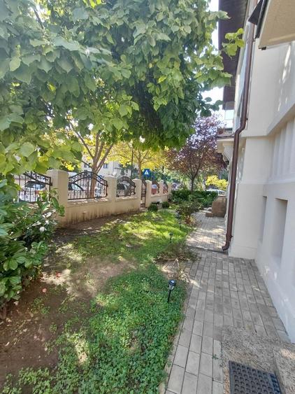 Apartament cu 4 camere semidecomandat în Aviatorilor