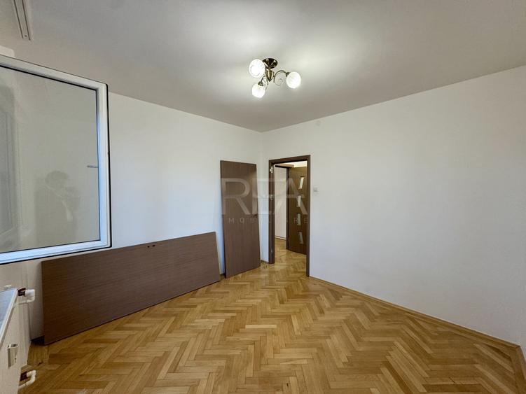 Apartament cu 2 camere semidecomandat în 1 Mai