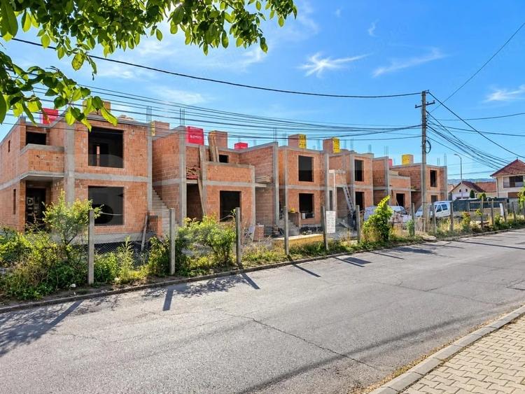 Apartament cu 3 camere decomandat în Cetate