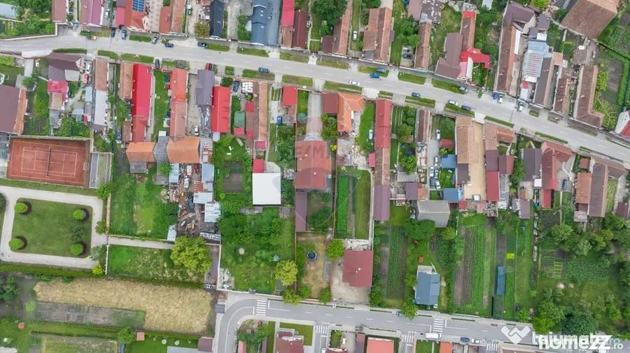 Casă cu 10 camere cu Teren 1300 Mp în Hălchiu