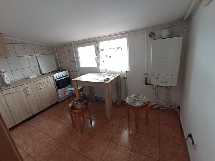 Apartament cu 2 camere decomandat, mobilat în Nicolina