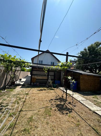 Casă individuală cu 7 camere cu Canalizare în Poarta Albă