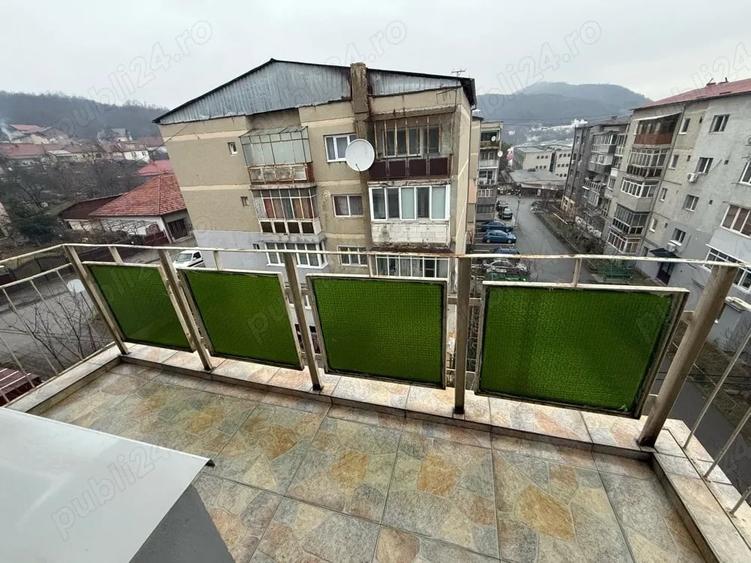 Apartament cu 3 camere decomandat, mobilat în Central