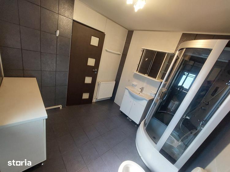 Casă cu 5 camere cu Teren 743 Mp în Central