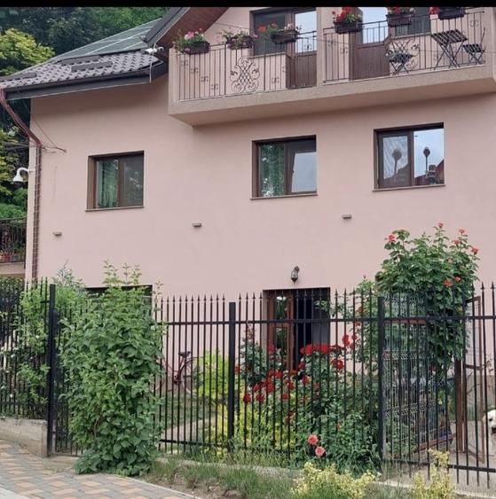Casă cu 4 camere cu Canalizare în Tătărași