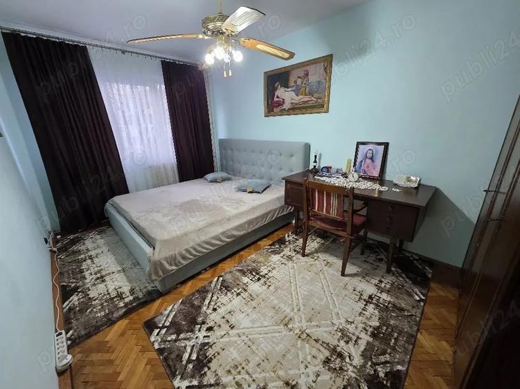 Apartament cu 3 camere semidecomandat în Micro II