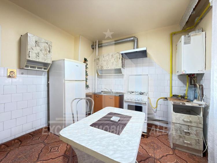 Apartament cu 3 camere decomandat, mobilat în Cetate