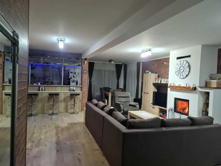 Casă cu 4 camere în Corunca