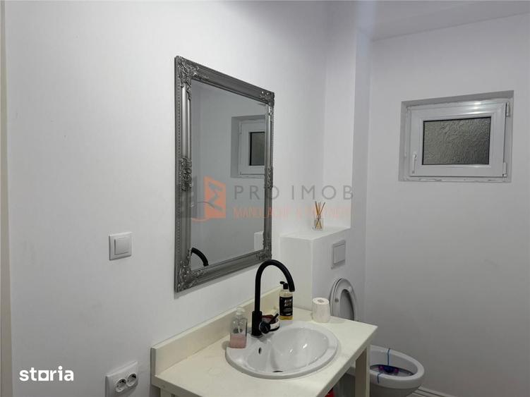 Casă cu 6 camere decomandat cu Teren 702 Mp în Vadu Pașii