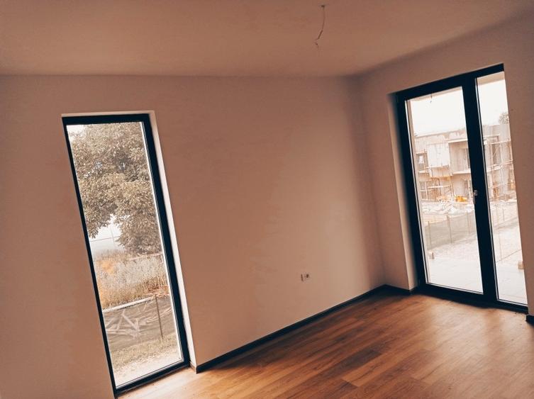 Duplex cu 4 camere cu Canalizare în Central