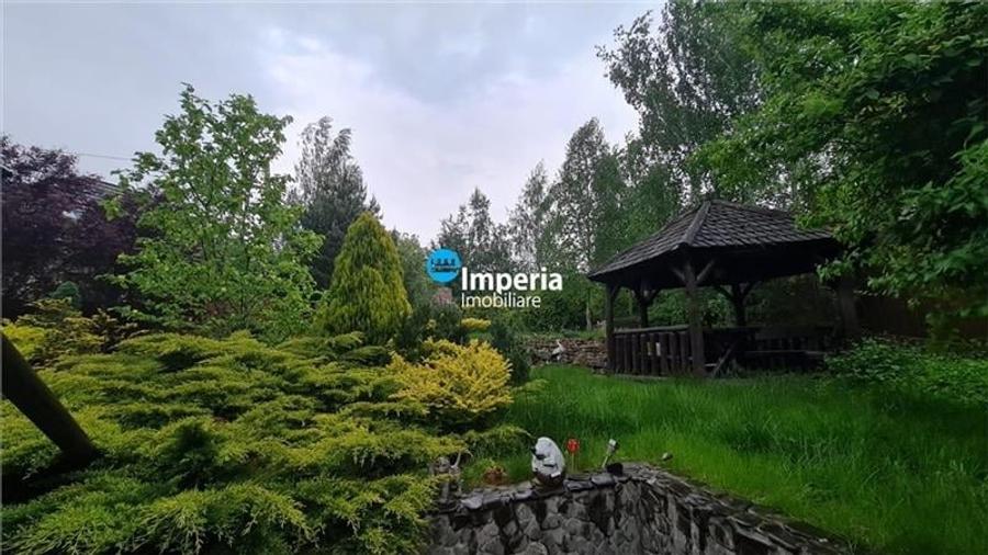 Casă individuală cu 7 camere cu Teren 1000 Mp în Bucium