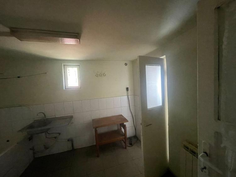 Casă individuală cu 7 camere cu Canalizare în Grigorescu