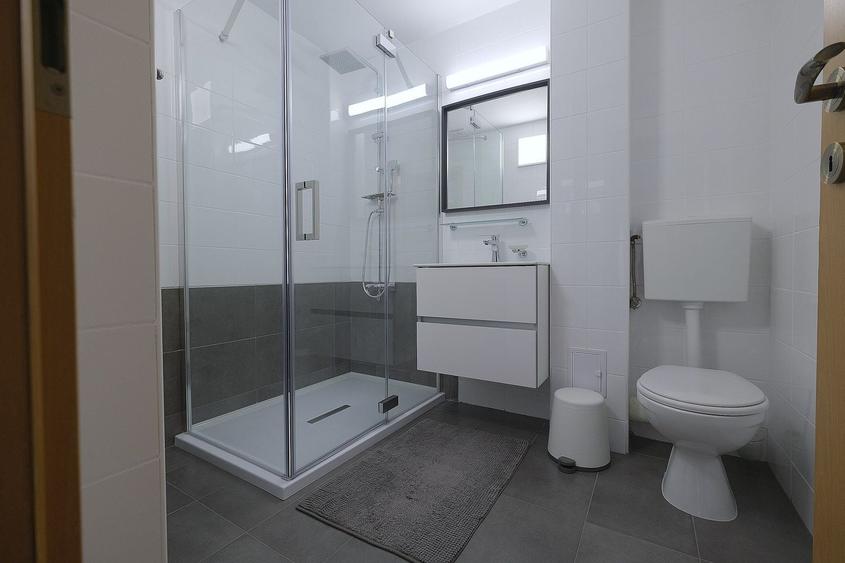 Apartament cu 4 camere decomandat, mobilat în Herăstrău
