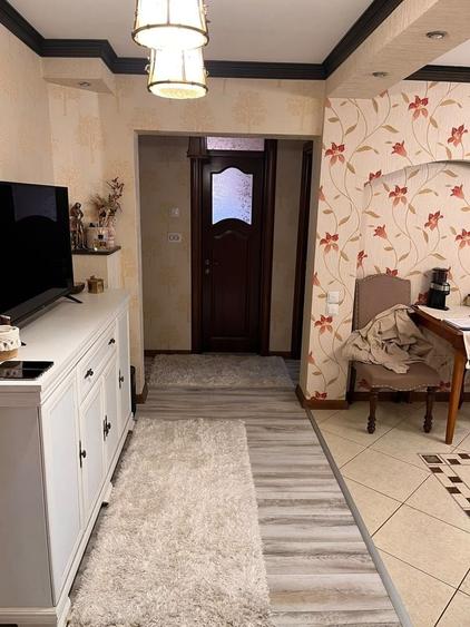 Apartament cu 3 camere decomandat, mobilat în Nerva Traian