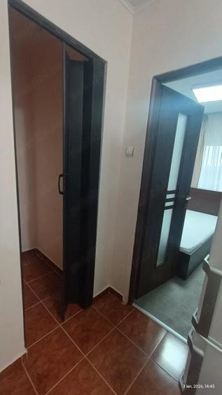Apartament cu 2 camere semidecomandat în Berceni