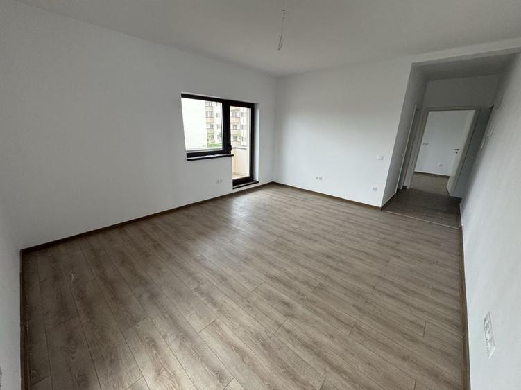 Apartament cu 7 camere decomandat în Sânpetru