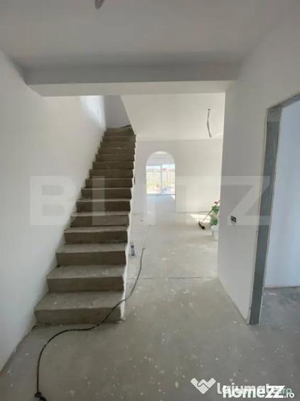 Casă cu 5 camere cu Teren 253 Mp în Moșnița Veche