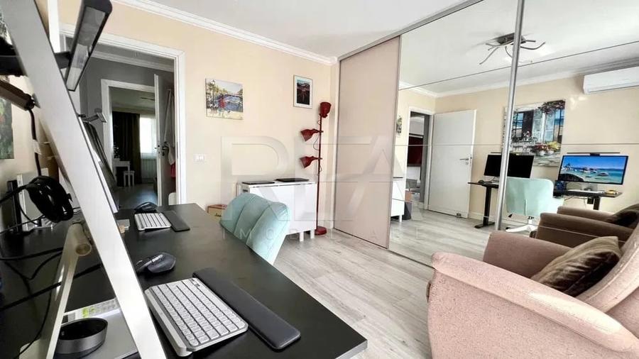 Apartament cu 3 camere decomandat, mobilat în Titan