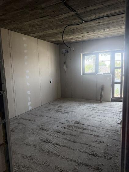 Casă cu 4 camere în Brazi