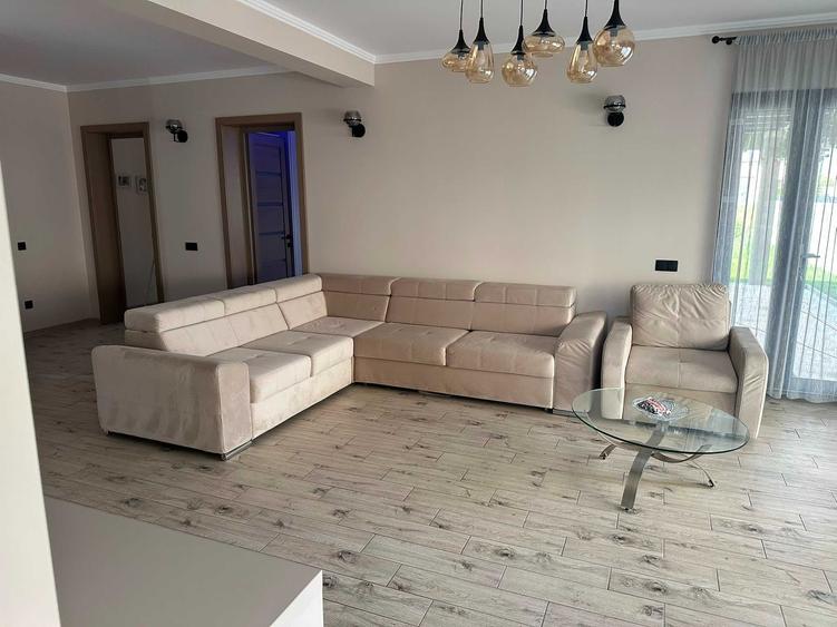 Casă cu 3 camere în Central